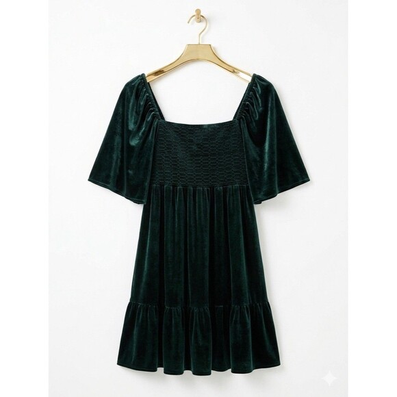 Chelsea & Violet Dresses & Skirts - Chelsea & Violet size L Women’s Green Velvet Smocked Babydoll Mini Dress
